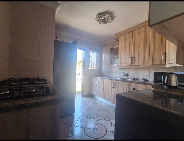 9 BEDROOM HOUSE FOR SALE IN BEDWORTH PARK